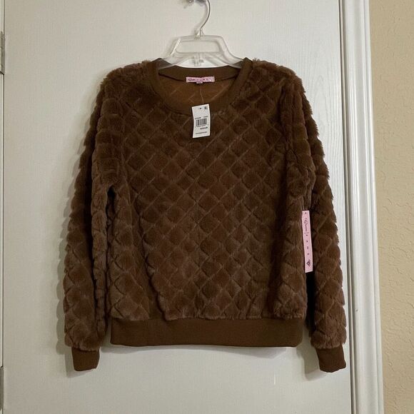 Crave Fame Sweaters - NWT Crave Fame Juniors' Diamond Faux-Fur Pullover Top - Cocoa - Size MED